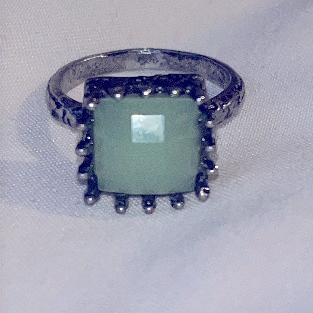 Elegant Green Stone Silver fashion Ring